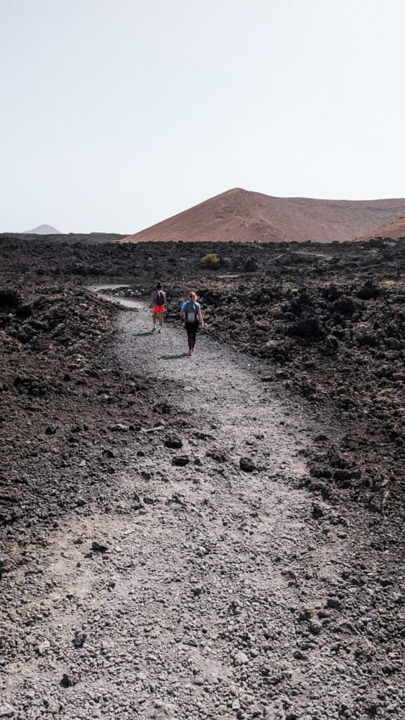 Vue spectaculaire depuis le bord du cratère de la Caldera Blanca Lanzarote