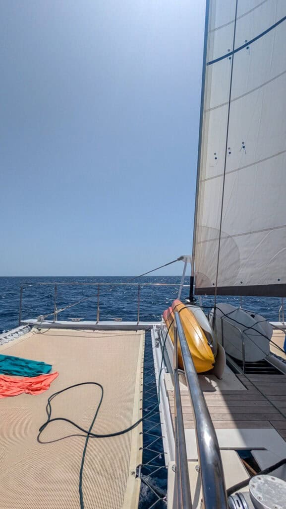 Sortie en mer en voilier le long des côtes sauvages du sud de Lanzarote