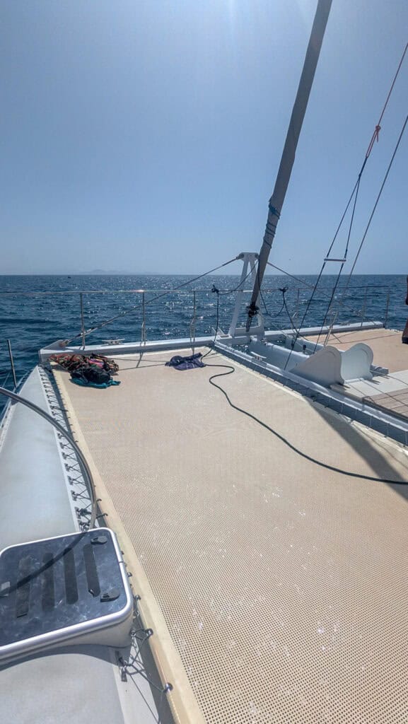 Sortie en mer en voilier le long des côtes sauvages du sud de Lanzarote