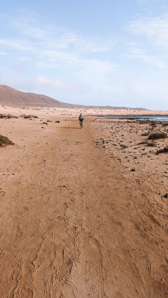 Exploration à vélo des pistes de sable de l'île de La Graciosa aux Canaries