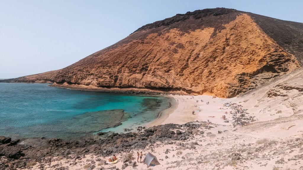 Plage sauvage sur l'île de La Graciosa vue du ciel