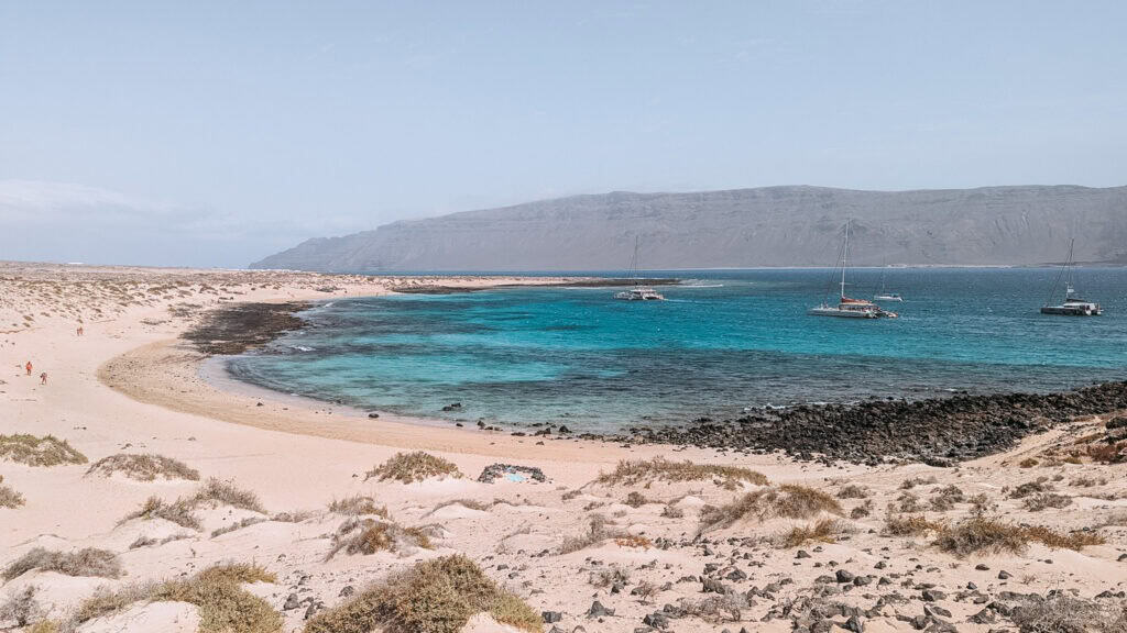 Plage sauvage sur l'île de La Graciosa vue du ciel