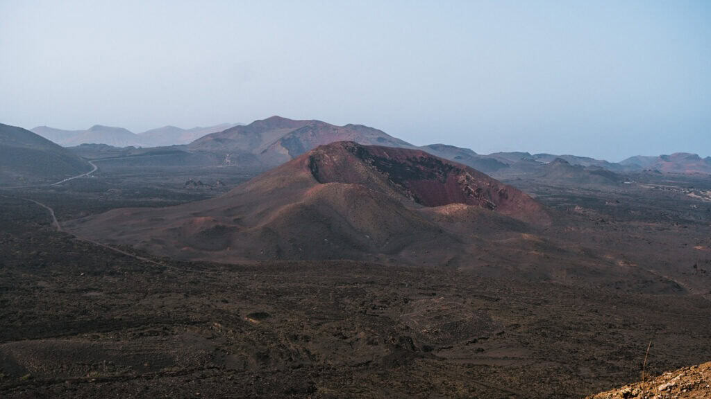 Vue spectaculaire depuis le bord du cratère de la Caldera Blanca Lanzarote
