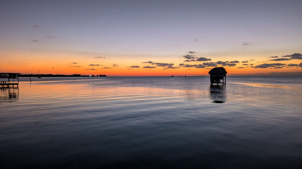 coucher de soleil à caye caulker belize