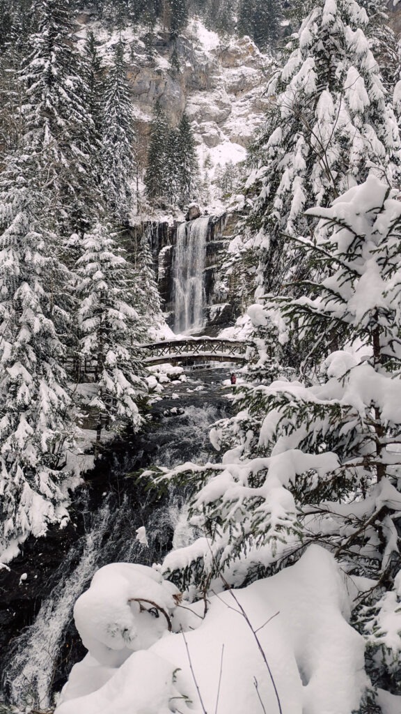 cirque de st même hiver sous la neige